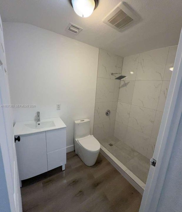 В аренду: $3,700 (5 спален, 3 ванн, 2400 Квадратных фут)