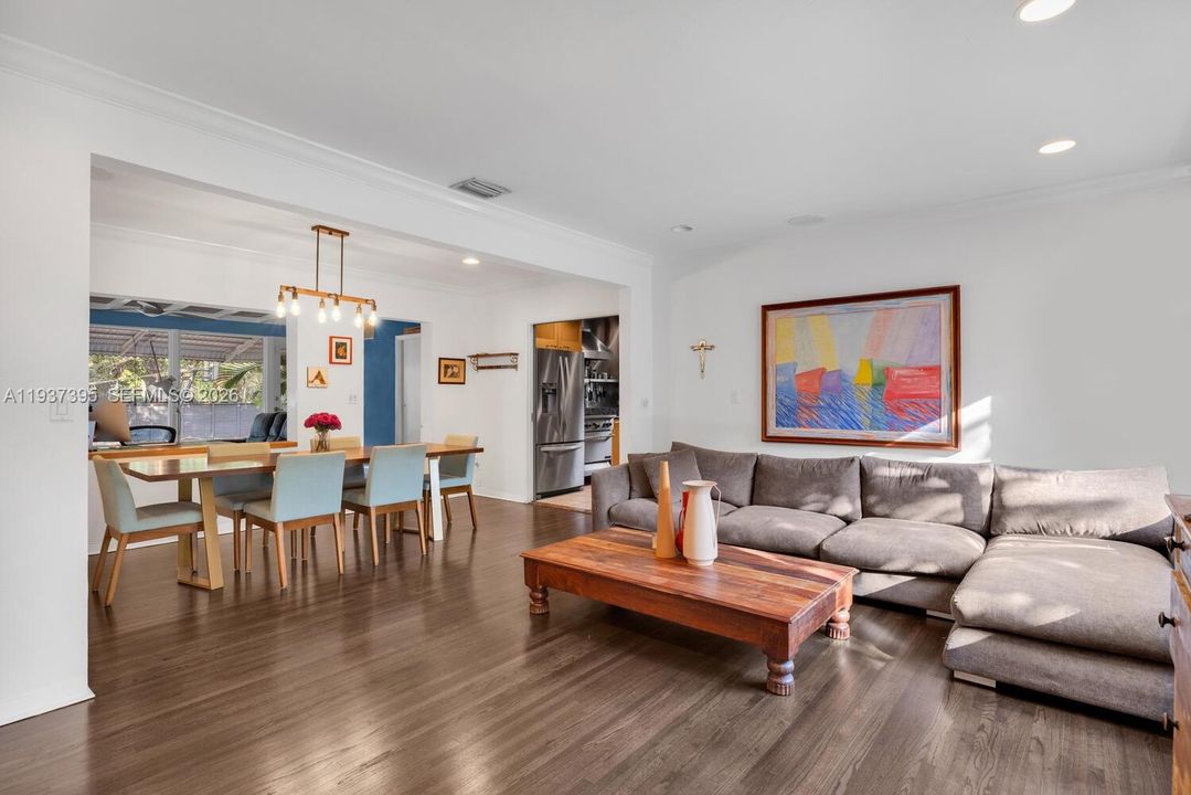 待售: $2,100,000 (3 贝兹, 2 浴室, 1518 平方英尺)