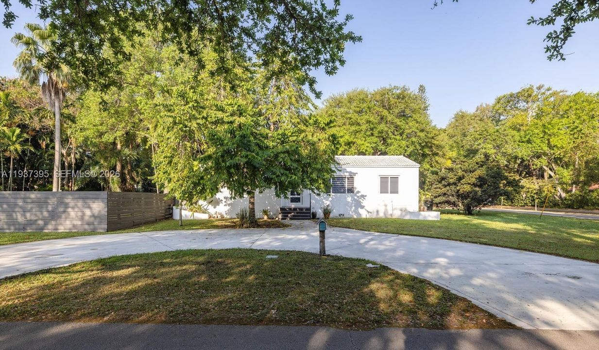 待售: $2,100,000 (3 贝兹, 2 浴室, 1518 平方英尺)