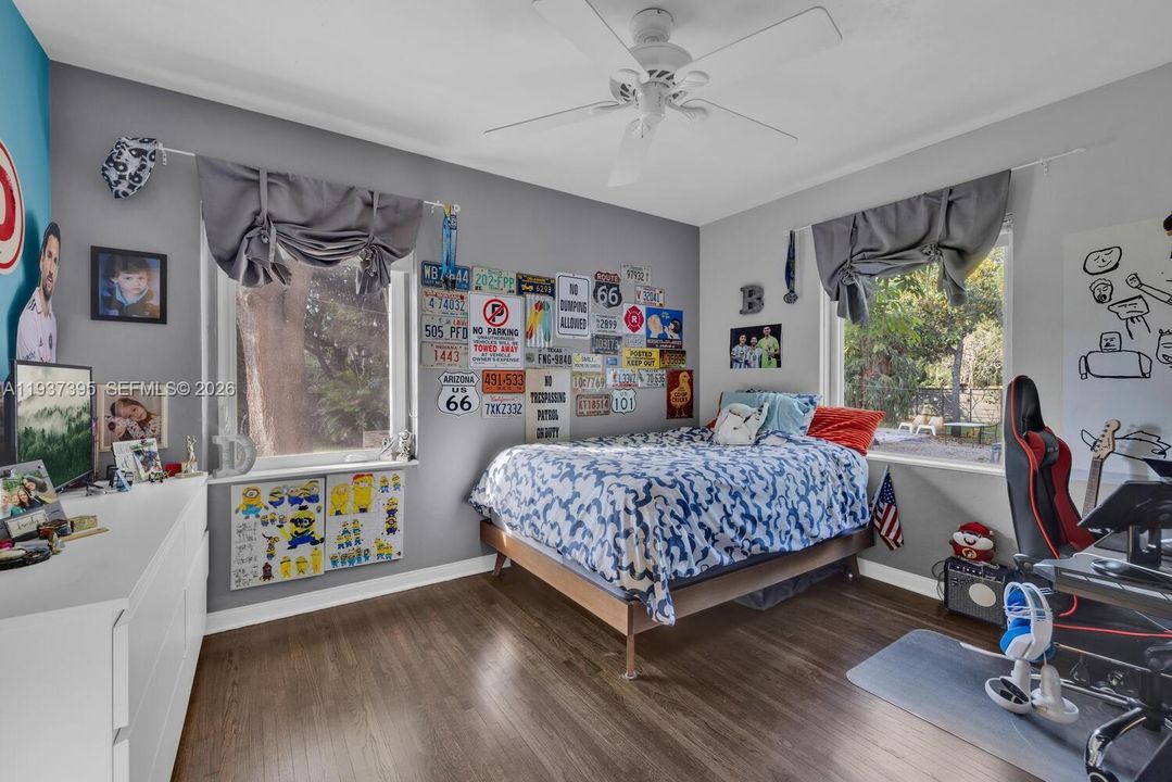 待售: $2,100,000 (3 贝兹, 2 浴室, 1518 平方英尺)