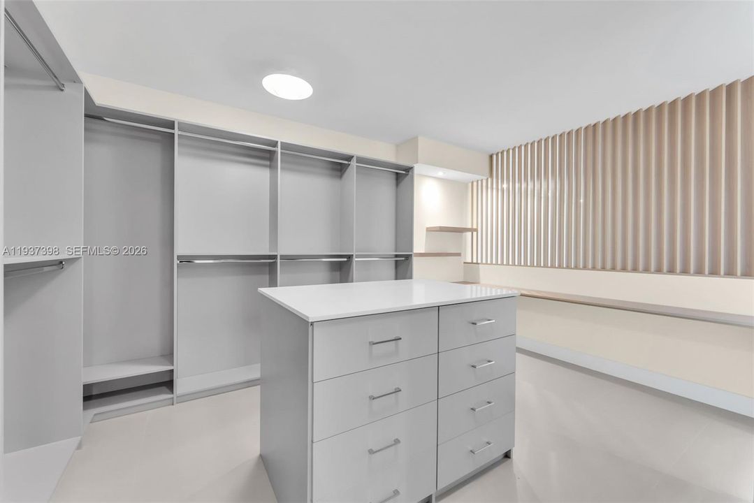 For Sale: $950,000 (3 beds, 2 baths, 1910 Square Feet)