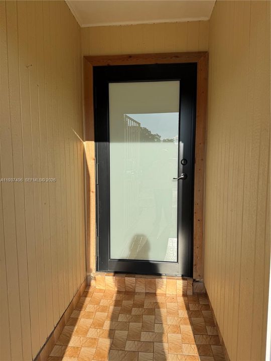 For Rent: $2,650 (3 beds, 1 baths, 970 Square Feet)