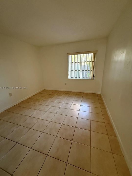 For Rent: $2,650 (3 beds, 1 baths, 970 Square Feet)