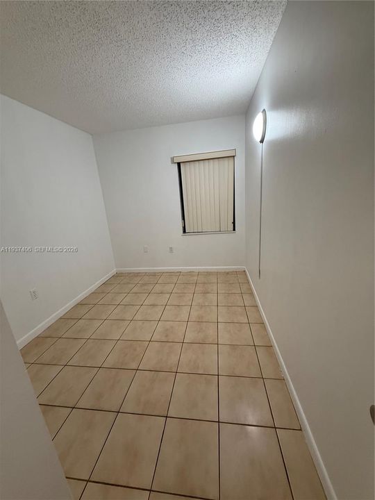 For Rent: $2,650 (3 beds, 1 baths, 970 Square Feet)