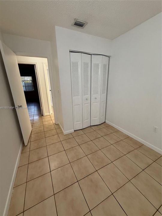 For Rent: $2,650 (3 beds, 1 baths, 970 Square Feet)