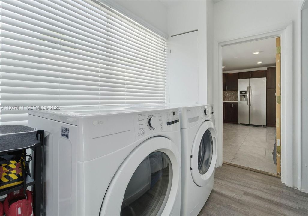 出租: $3,495 (2 贝兹, 1 浴室, 1566 平方英尺)