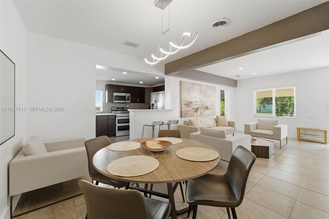 出租: $3,495 (2 贝兹, 1 浴室, 1566 平方英尺)