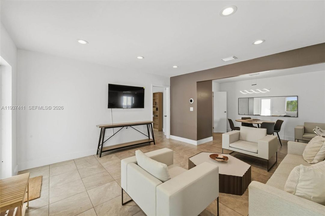 出租: $3,495 (2 贝兹, 1 浴室, 1566 平方英尺)