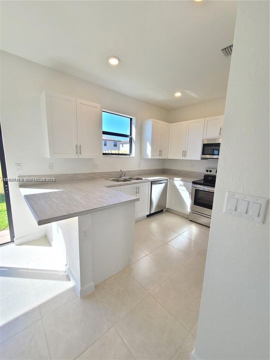 В аренду: $2,700 (3 спален, 2 ванн, 1441 Квадратных фут)