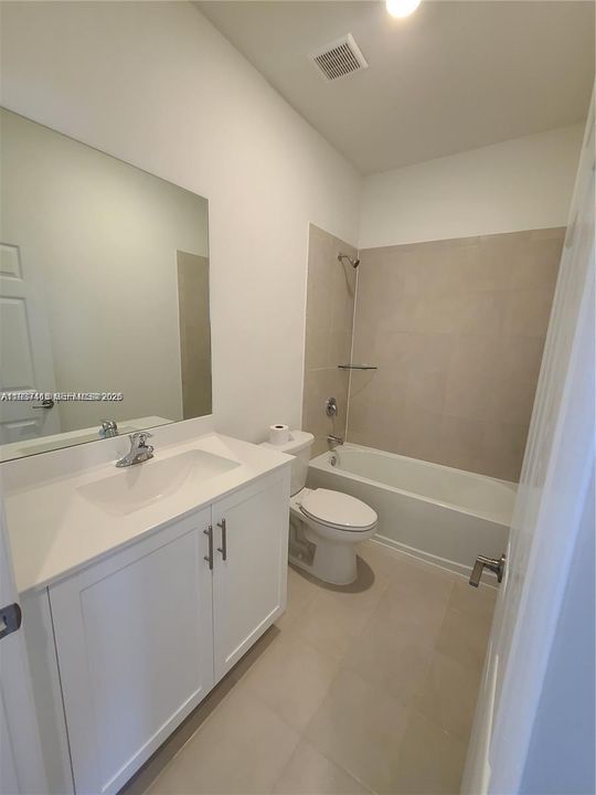 В аренду: $2,700 (3 спален, 2 ванн, 1441 Квадратных фут)