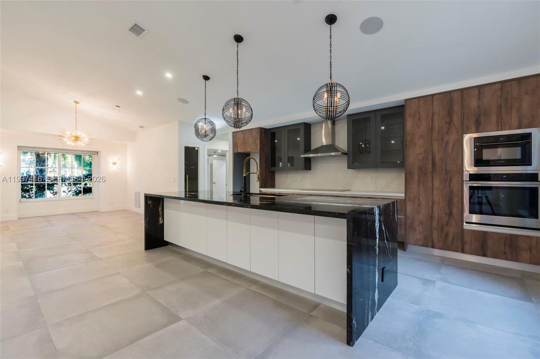En Venta: $1,175,000 (3 camas, 2 baños, 2353 Pies cuadrados)