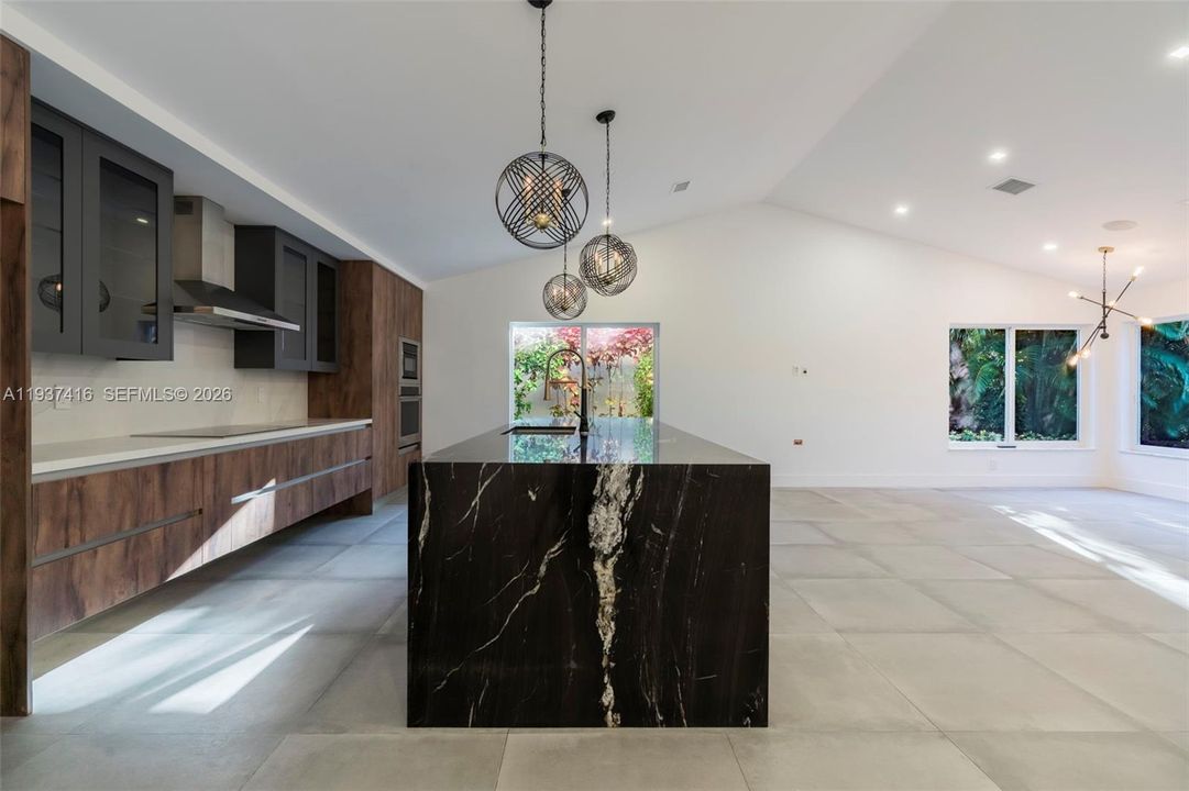 En Venta: $1,175,000 (3 camas, 2 baños, 2353 Pies cuadrados)