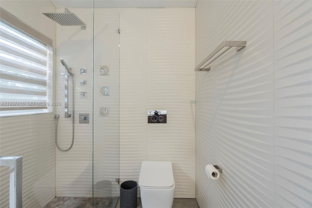 En Venta: $1,175,000 (3 camas, 2 baños, 2353 Pies cuadrados)
