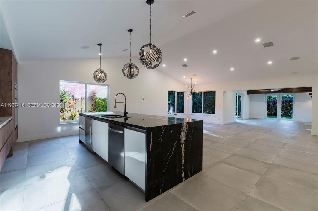 En Venta: $1,175,000 (3 camas, 2 baños, 2353 Pies cuadrados)
