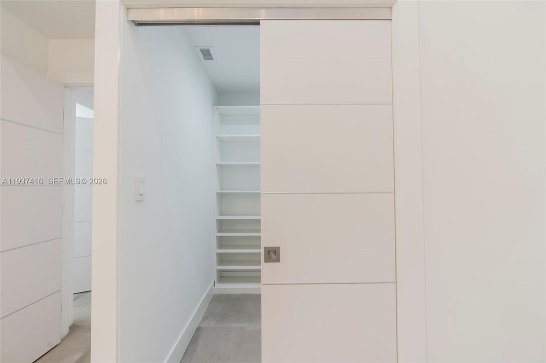 En Venta: $1,175,000 (3 camas, 2 baños, 2353 Pies cuadrados)