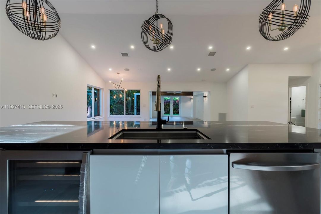 En Venta: $1,175,000 (3 camas, 2 baños, 2353 Pies cuadrados)