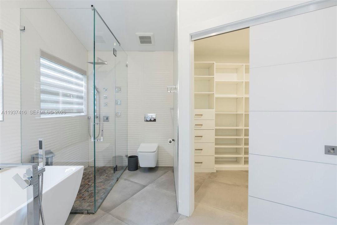 En Venta: $1,175,000 (3 camas, 2 baños, 2353 Pies cuadrados)