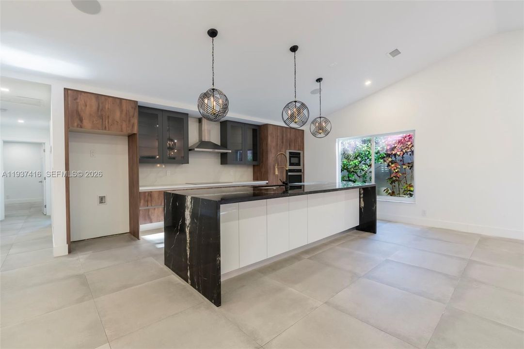 En Venta: $1,175,000 (3 camas, 2 baños, 2353 Pies cuadrados)