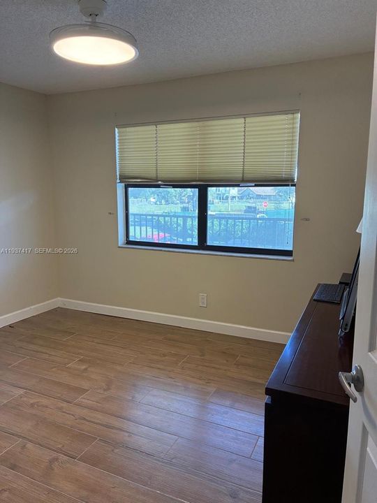 待售: $160,000 (2 贝兹, 2 浴室, 850 平方英尺)