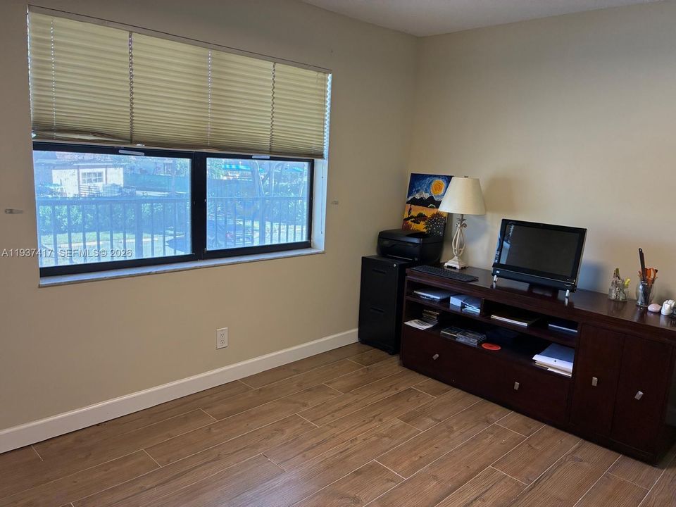 待售: $160,000 (2 贝兹, 2 浴室, 850 平方英尺)