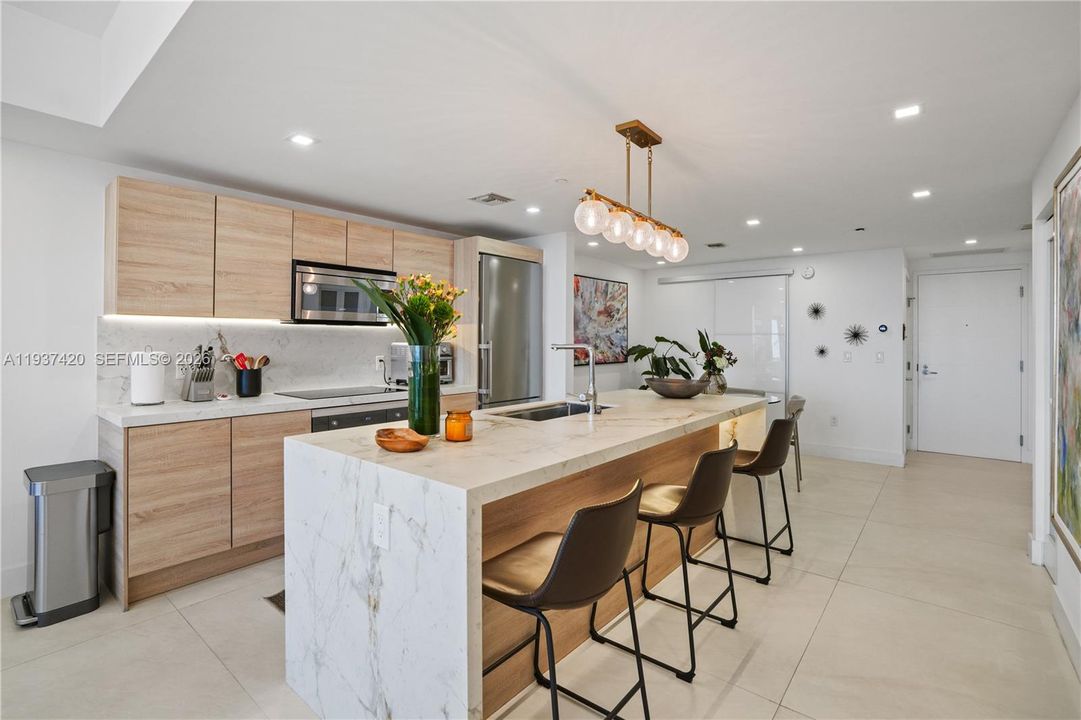 В аренду: $4,500 (2 спален, 2 ванн, 1119 Квадратных фут)