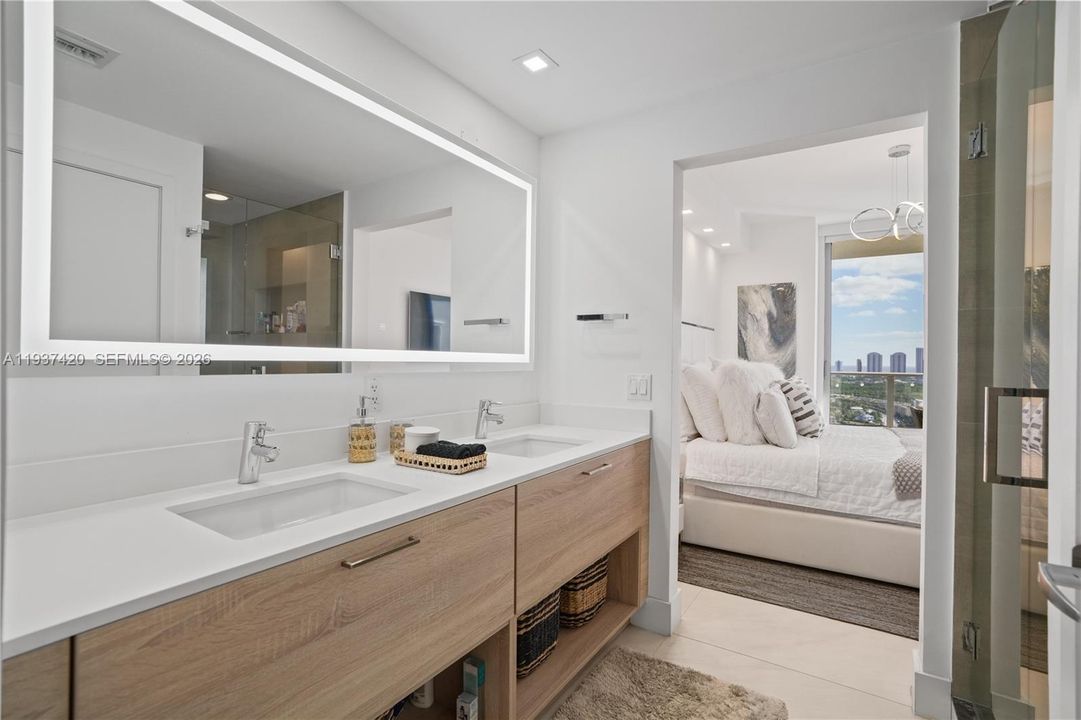 В аренду: $4,500 (2 спален, 2 ванн, 1119 Квадратных фут)