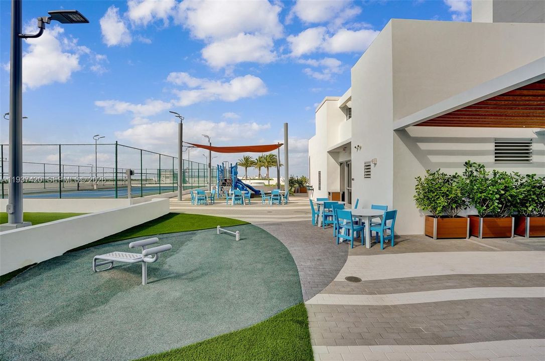 В аренду: $4,500 (2 спален, 2 ванн, 1119 Квадратных фут)