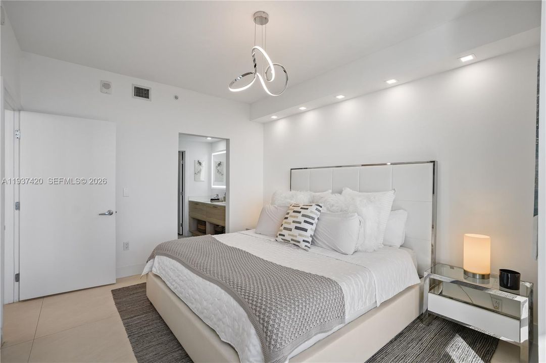 В аренду: $4,500 (2 спален, 2 ванн, 1119 Квадратных фут)