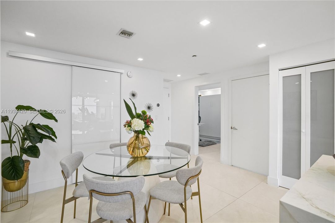 В аренду: $4,500 (2 спален, 2 ванн, 1119 Квадратных фут)