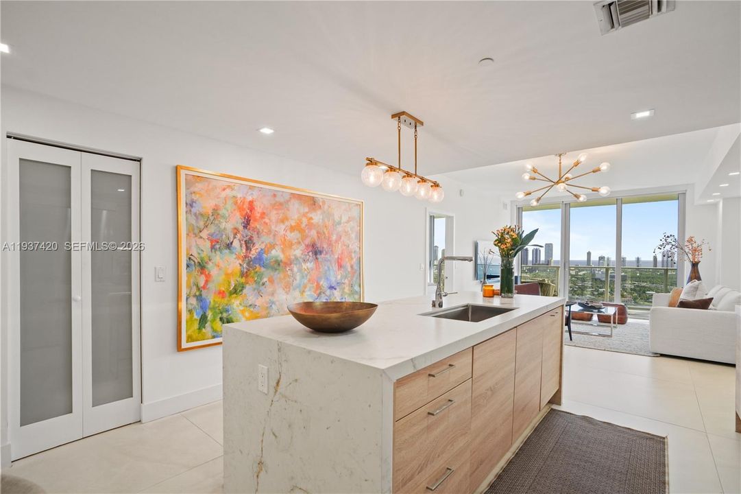 В аренду: $4,500 (2 спален, 2 ванн, 1119 Квадратных фут)