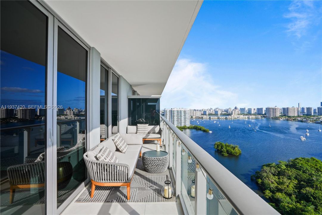 В аренду: $4,500 (2 спален, 2 ванн, 1119 Квадратных фут)