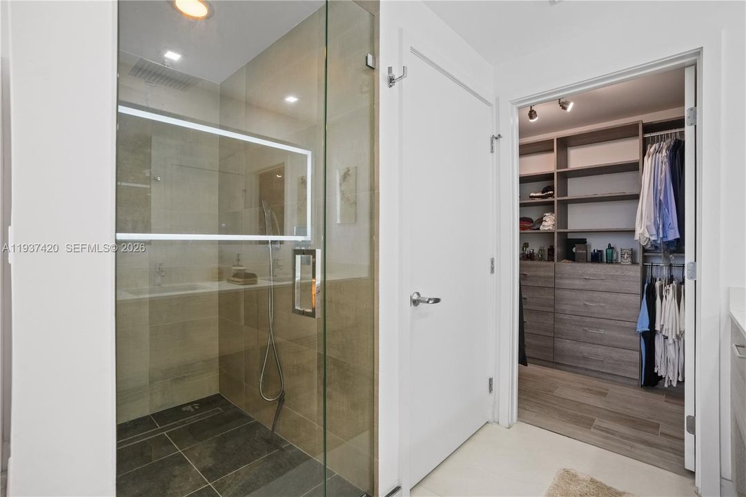 В аренду: $4,500 (2 спален, 2 ванн, 1119 Квадратных фут)