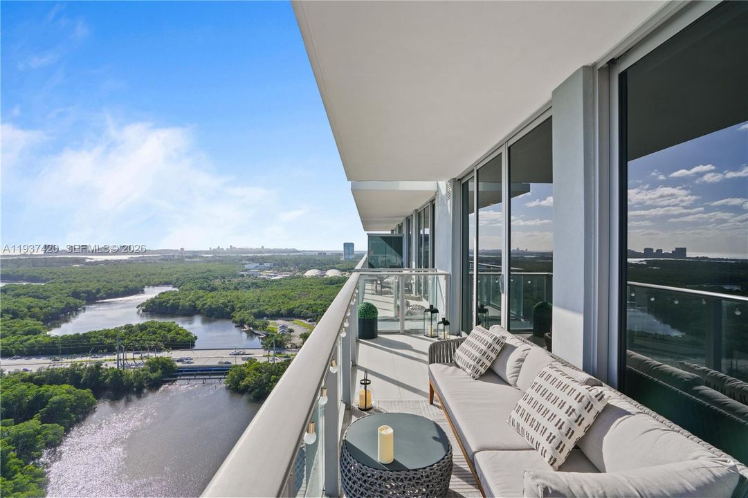 В аренду: $4,500 (2 спален, 2 ванн, 1119 Квадратных фут)