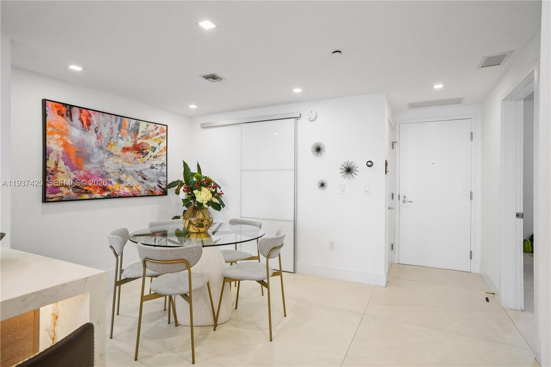 В аренду: $4,500 (2 спален, 2 ванн, 1119 Квадратных фут)