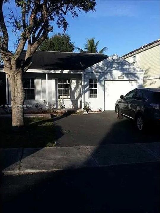 En Renta: $3,395 (3 camas, 2 baños, 1243 Pies cuadrados)