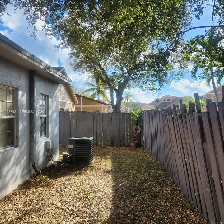 En Renta: $3,395 (3 camas, 2 baños, 1243 Pies cuadrados)