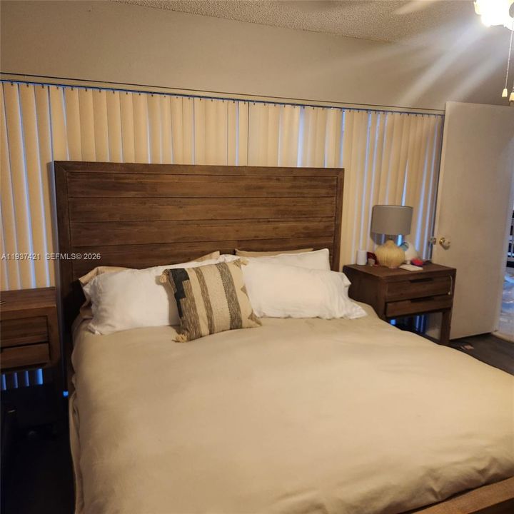 En Renta: $3,395 (3 camas, 2 baños, 1243 Pies cuadrados)