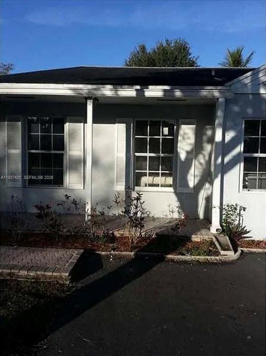 En Renta: $3,395 (3 camas, 2 baños, 1243 Pies cuadrados)