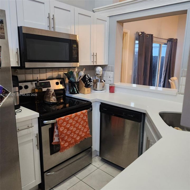 En Renta: $3,395 (3 camas, 2 baños, 1243 Pies cuadrados)