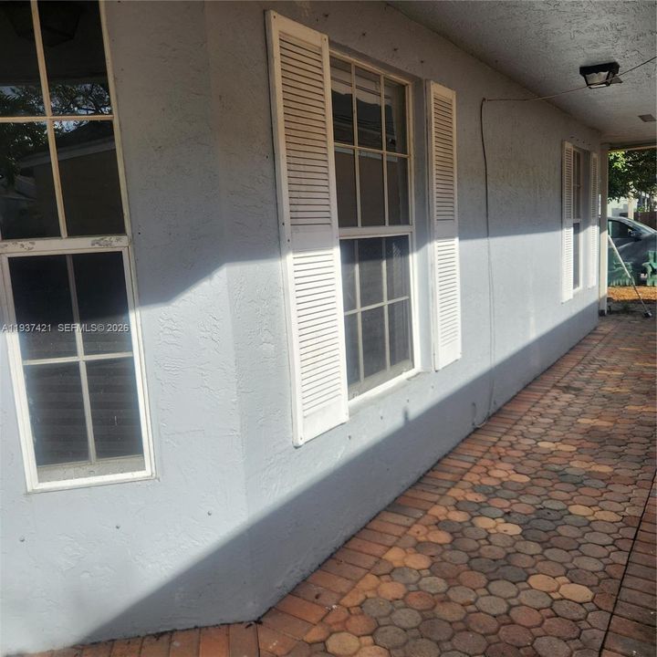 En Renta: $3,395 (3 camas, 2 baños, 1243 Pies cuadrados)