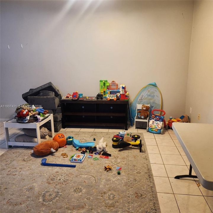 En Renta: $3,395 (3 camas, 2 baños, 1243 Pies cuadrados)