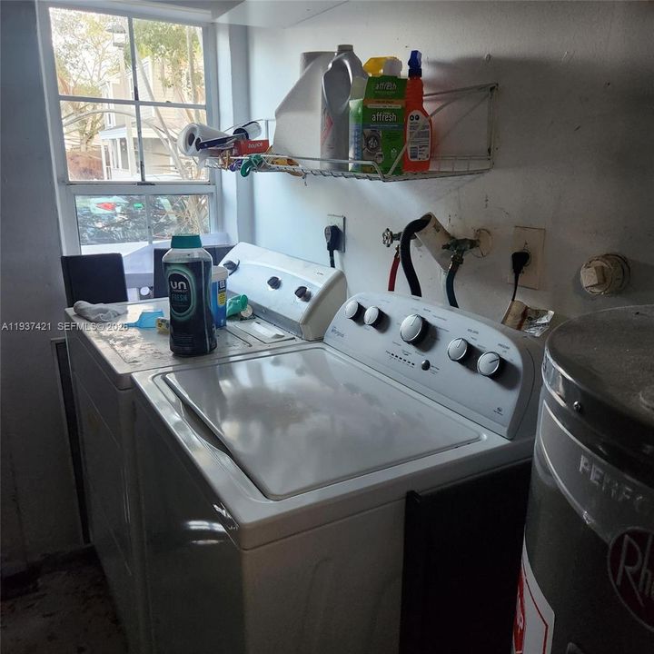 En Renta: $3,395 (3 camas, 2 baños, 1243 Pies cuadrados)