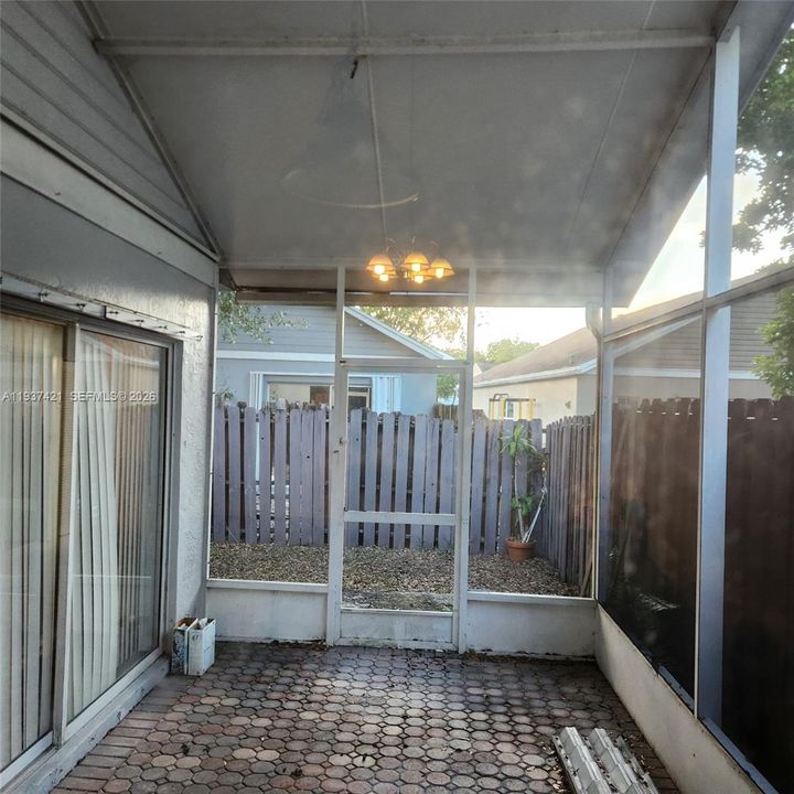 En Renta: $3,395 (3 camas, 2 baños, 1243 Pies cuadrados)