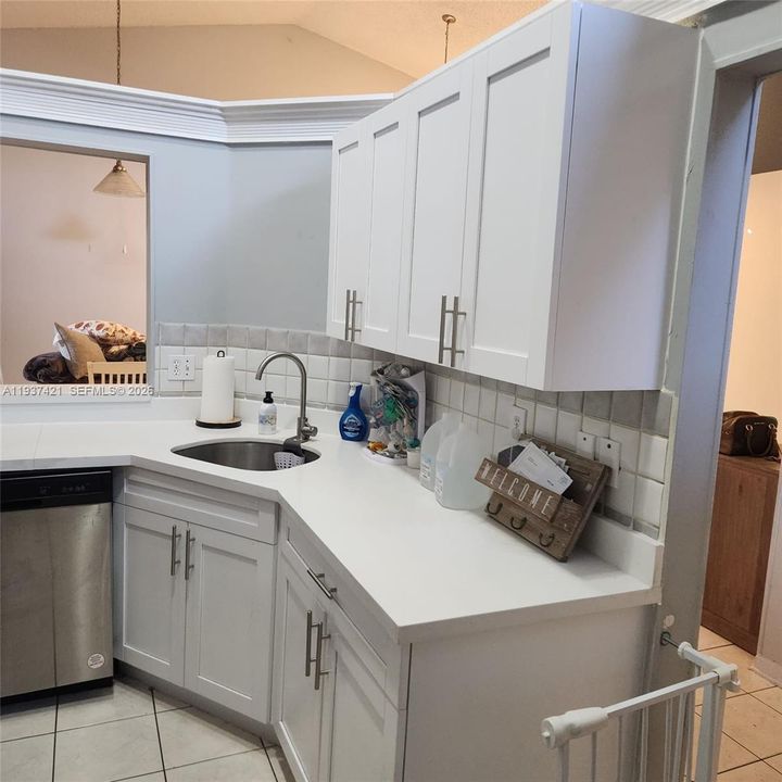 En Renta: $3,395 (3 camas, 2 baños, 1243 Pies cuadrados)