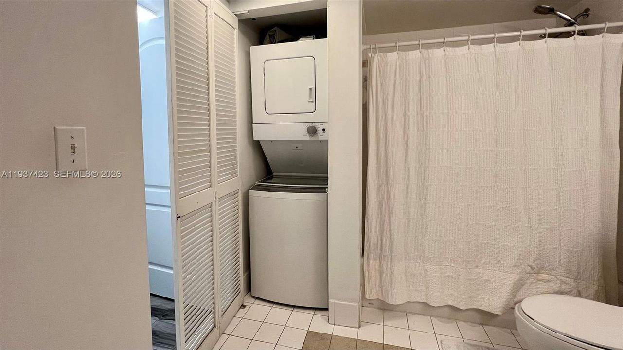 出租: $3,000 (1 贝兹, 1 浴室, 825 平方英尺)