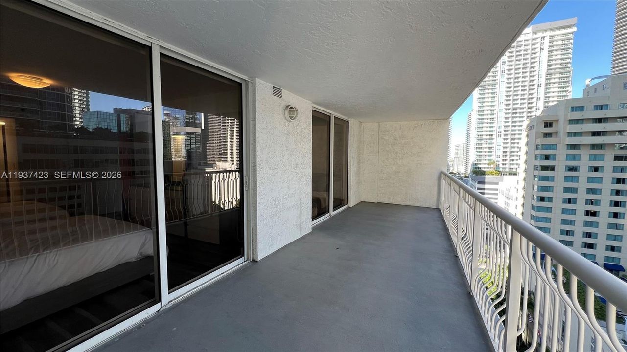 出租: $3,000 (1 贝兹, 1 浴室, 825 平方英尺)