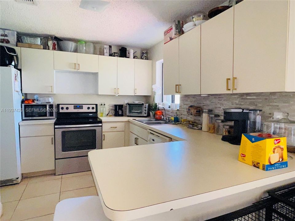 На продажу: $595,000 (3 спален, 2 ванн, 1394 Квадратных фут)