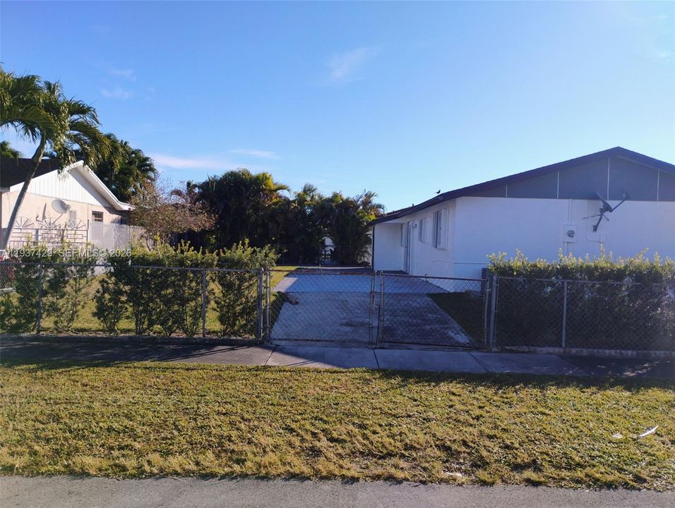 На продажу: $595,000 (3 спален, 2 ванн, 1394 Квадратных фут)