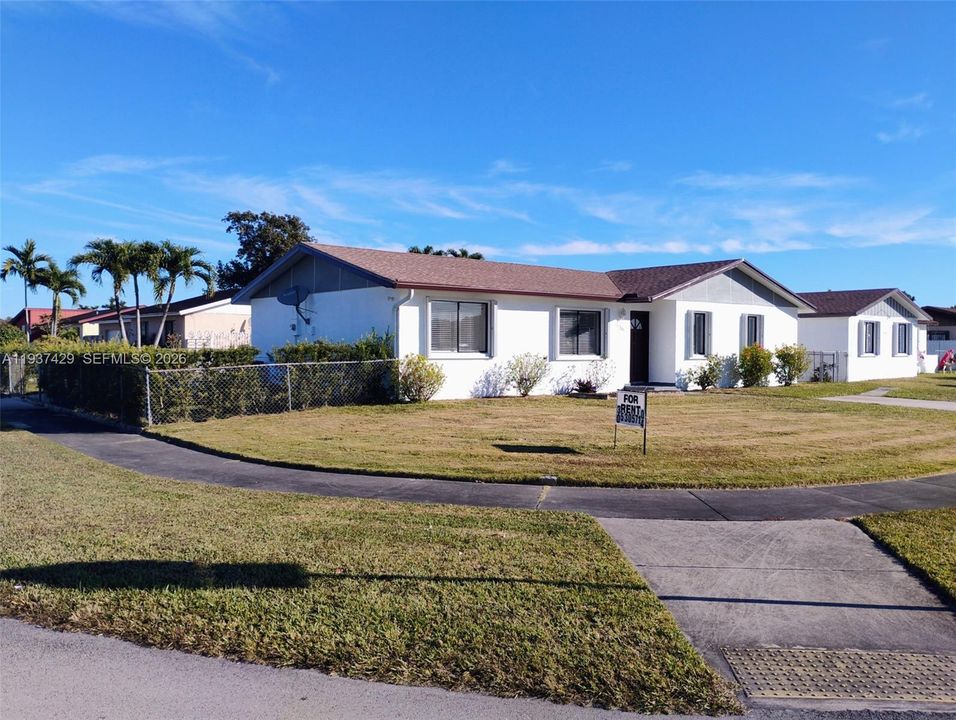 На продажу: $595,000 (3 спален, 2 ванн, 1394 Квадратных фут)