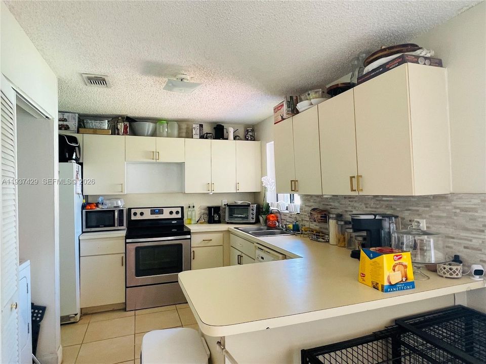 На продажу: $595,000 (3 спален, 2 ванн, 1394 Квадратных фут)